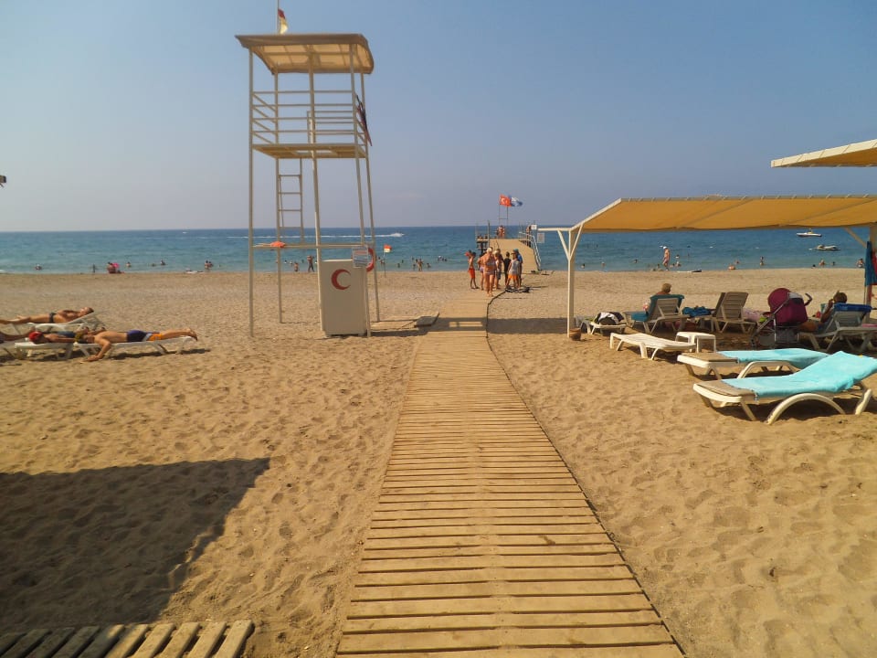 Weg zum Steg Club Turtas Beach Hotel