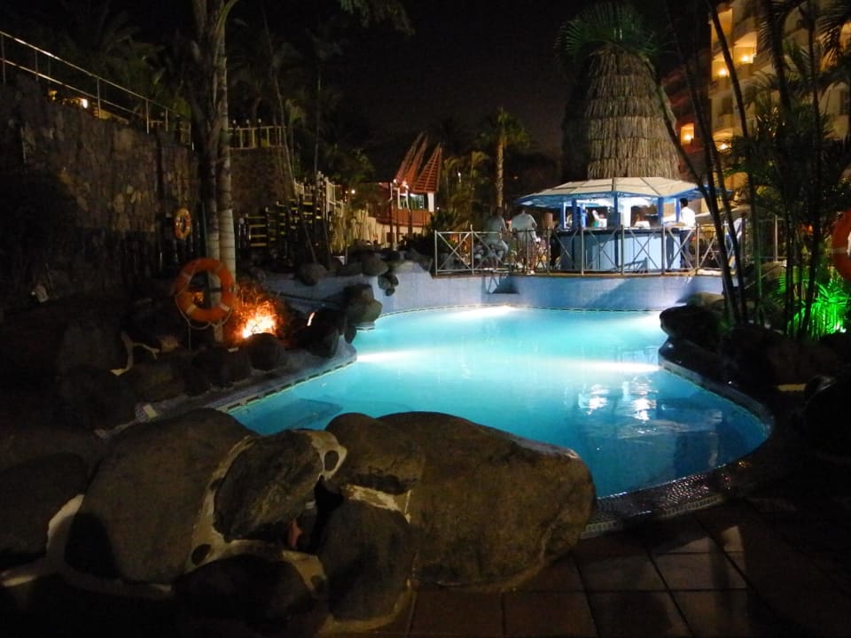 Der kleinere Poolbereich Abora Catarina by Lopesan Hotels