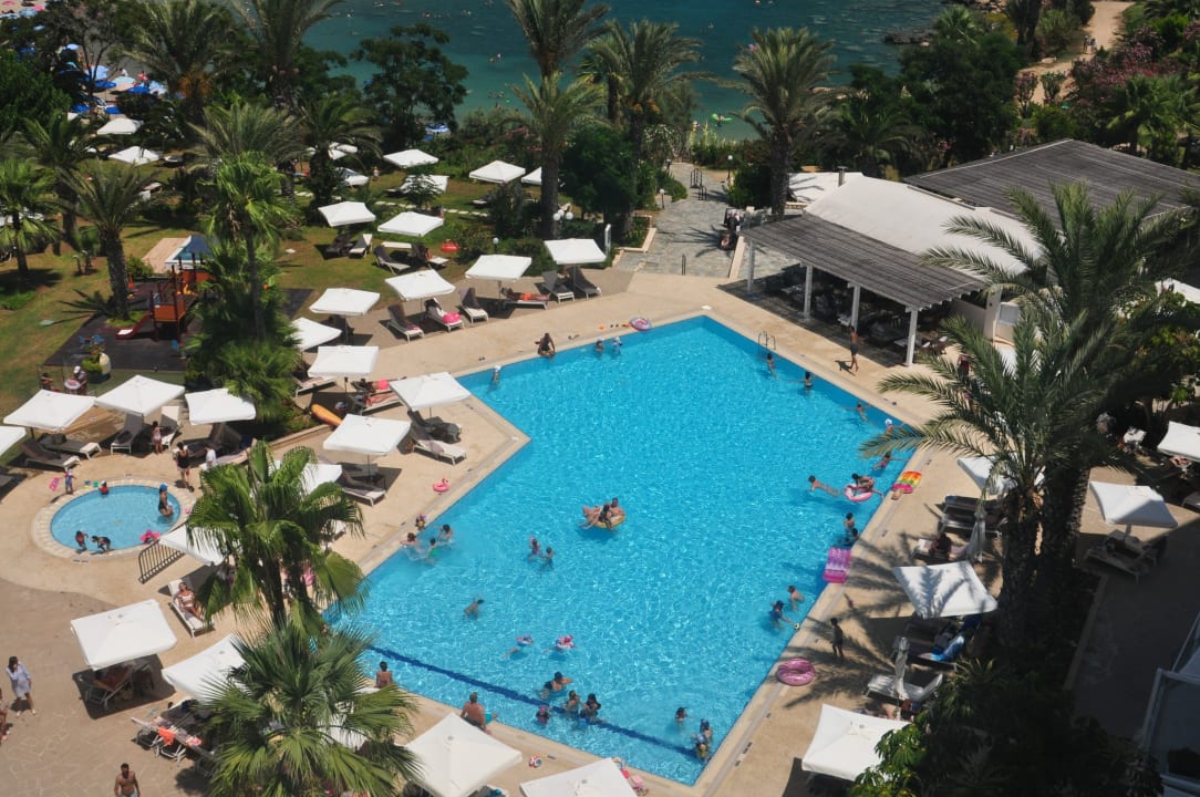 Pool Crystal Springs Beach Hotel