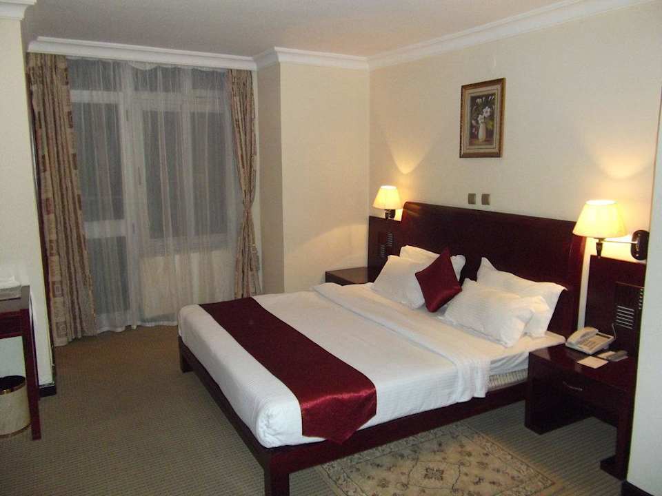 Schlafraum mit Bett Hotel Kaleb