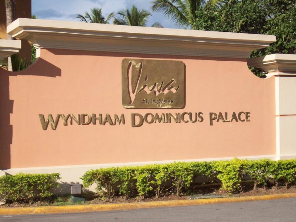 Vor dem Hotel Hotel Viva Dominicus Palace by Wyndham-All Inclusive Resort