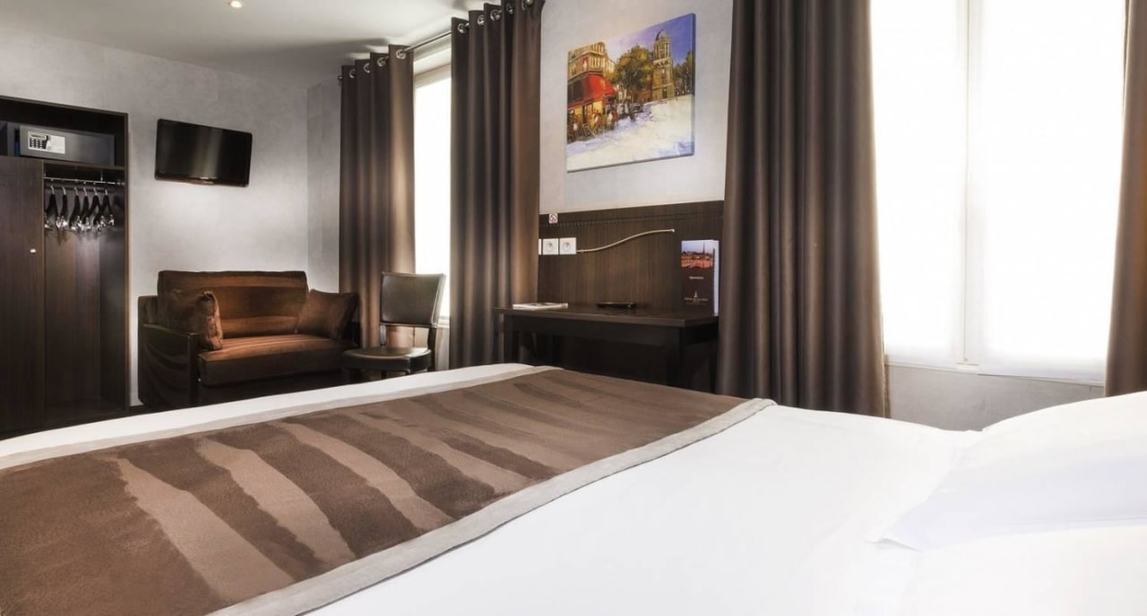 Guest Room Hotel De La Paix Tour Eiffel