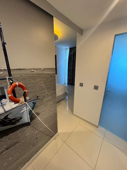 Zimmer The Ibiza Twiins