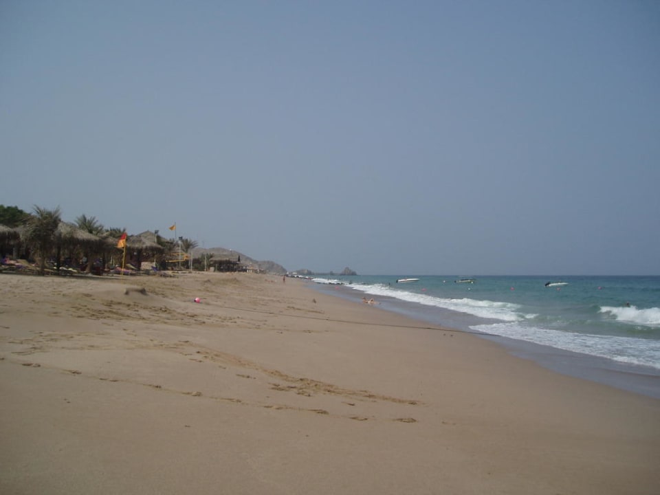 Gepflegter Hotel-Strand Hotel Le Meridien Al Aqah Beach Resort