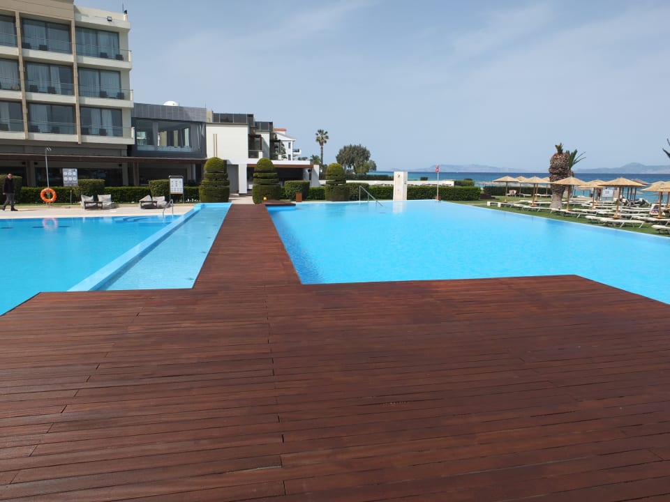 Pool The Ixian Grand & All Suites