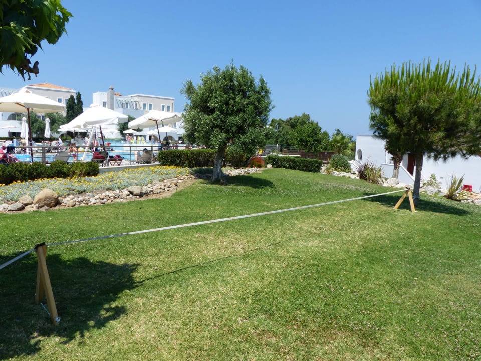 Spaziergang durch die Anlage Atlantica Marmari Palace