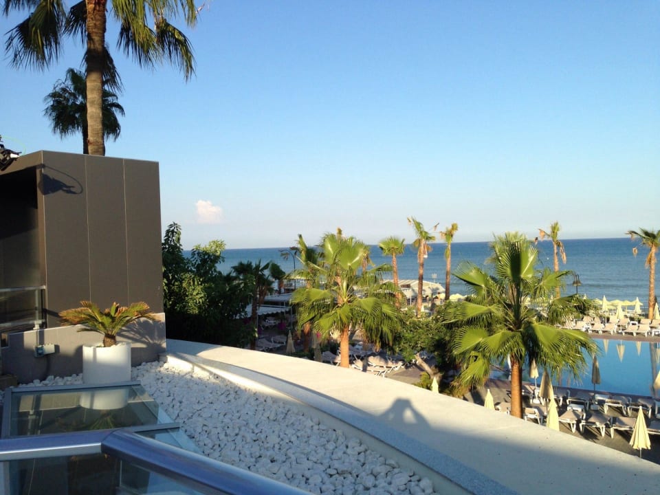 Blick über die Außenanlage zum Strand Hotel Riu Nautilus - Adults only