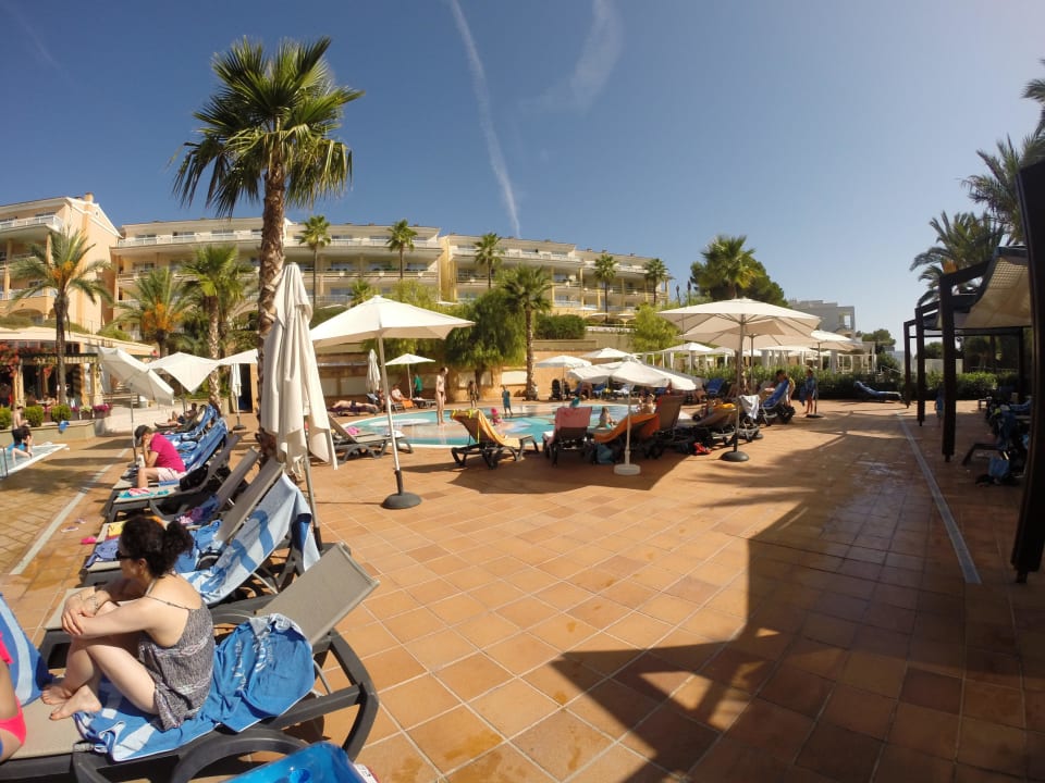 Piscine batiment a Insotel Club Cala Mandia