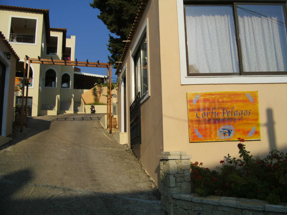 Letzter Aufstieg zum Hotel CORFU PELAGOS HOTEL