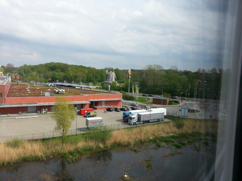 Ausblick aus unseren Zimmer mit Blick auf Tierpark Wyndham Hotel Stralsund HanseDom