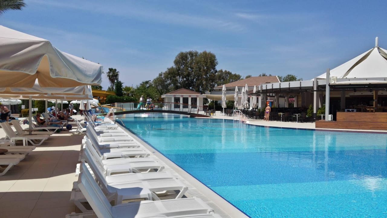 Blick auf den Pool Sunis Elita Beach Resort & Spa