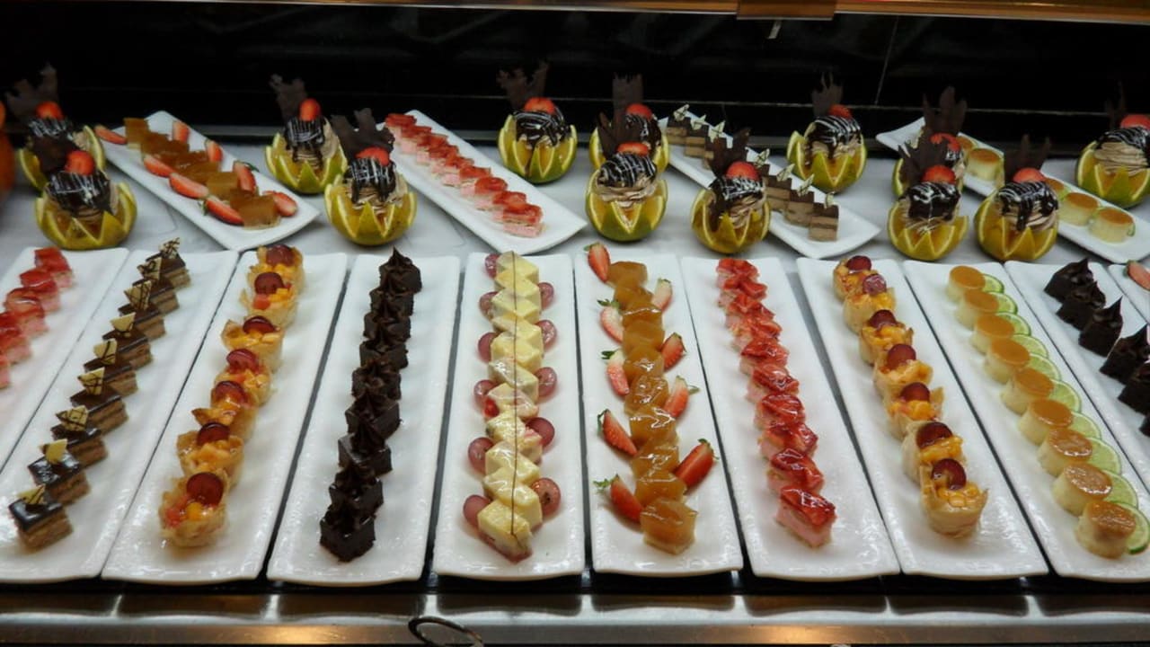 Süssigkeiten zum Espresso JOIA Bávaro by Iberostar