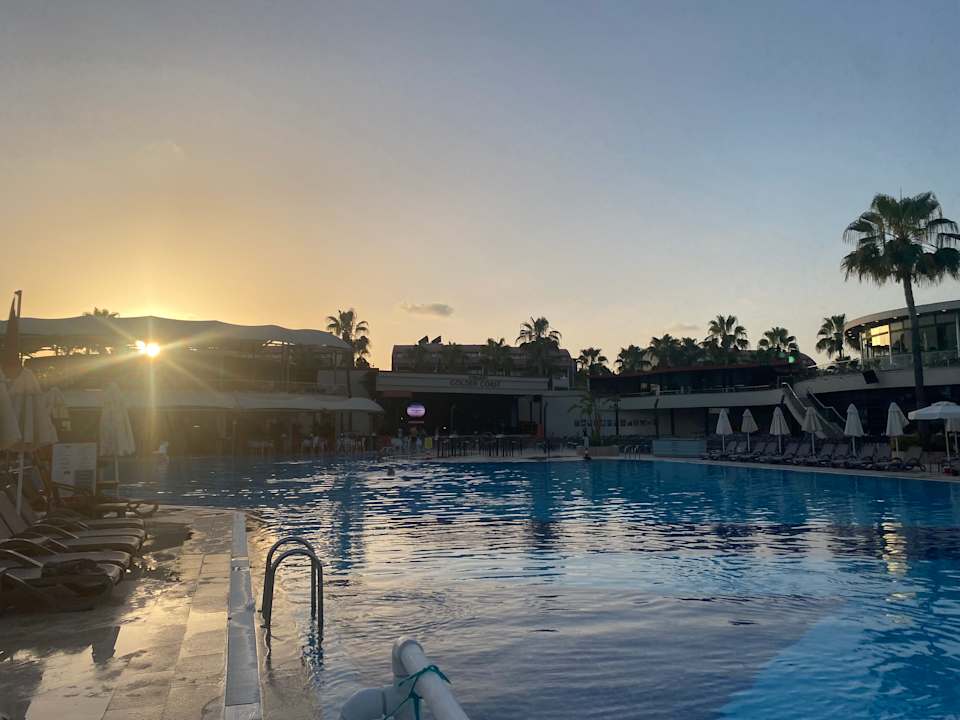 Pool VONRESORT Golden Coast