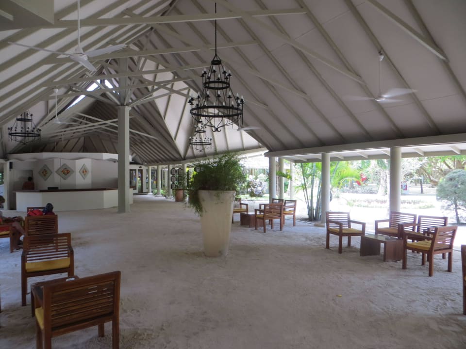 Sitzgelegenheiten bei der Rezeption Adaaran Select Hudhuran Fushi - Premium All Inclusive