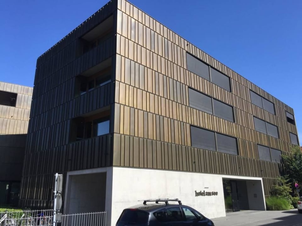 Gratis Parkplätze vor und in der Tiefgarage.  Hotel am See