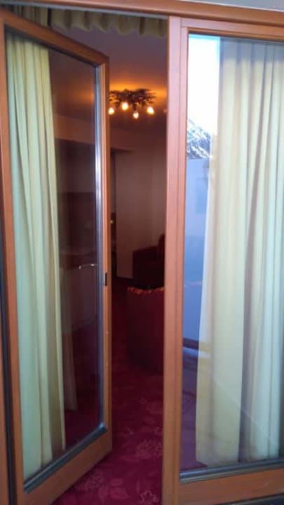 Z balkonu Hotel Alpvita Piz Tasna