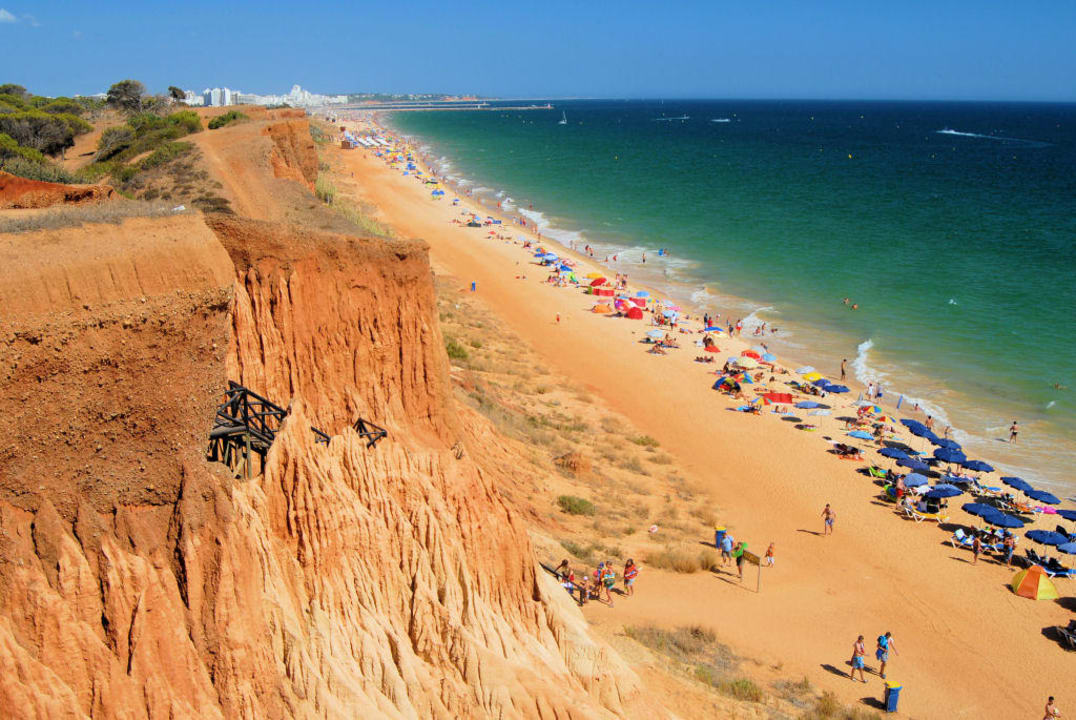 Strand mit Sandsteinfelsen AP Adriana Beach Resort