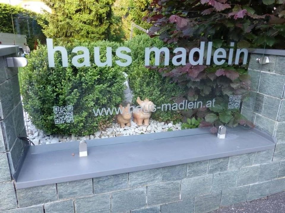 Am hinteren Garteneingang  Haus Madlein