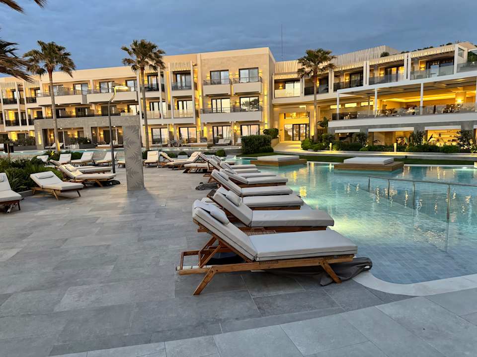 Pool AMIRA Luxury Resort  Adults Only