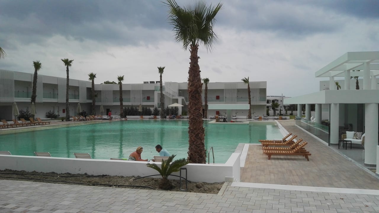 Pool White Dreams Resort & Anex