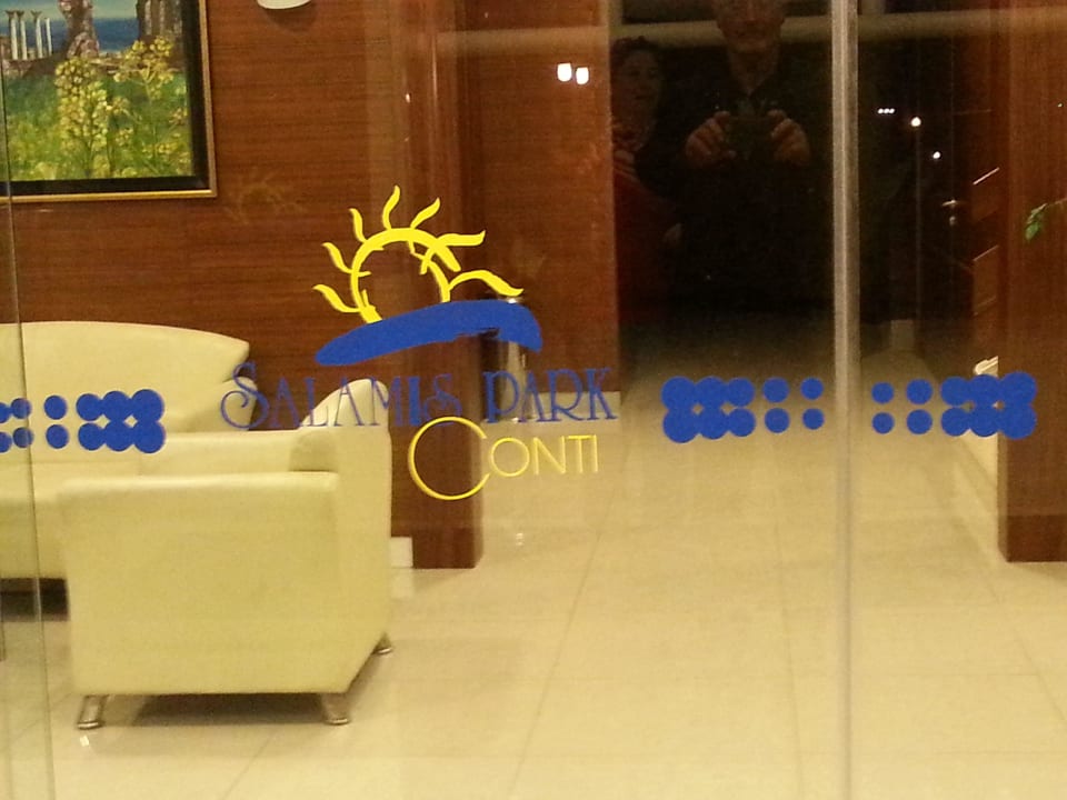 Eingang zum Salamis Park Salamis Bay Conti Resort Hotel & Casino