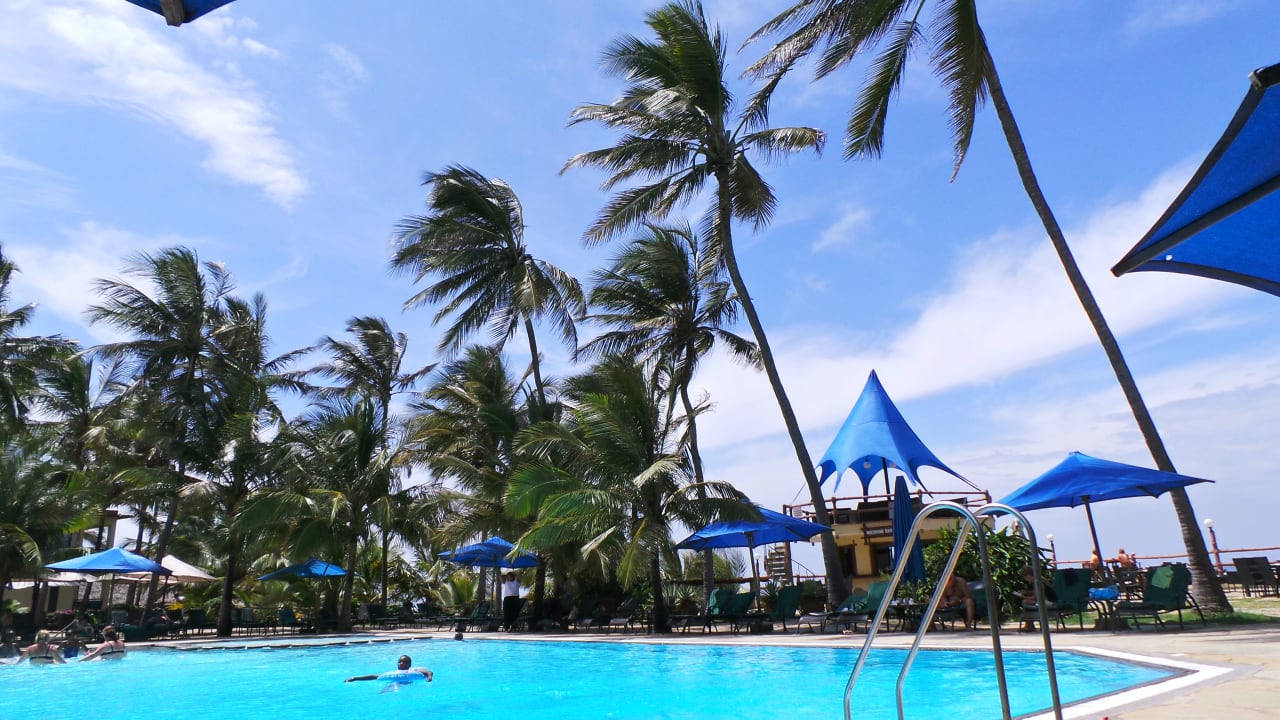 Pool Bahari Beach Hotel