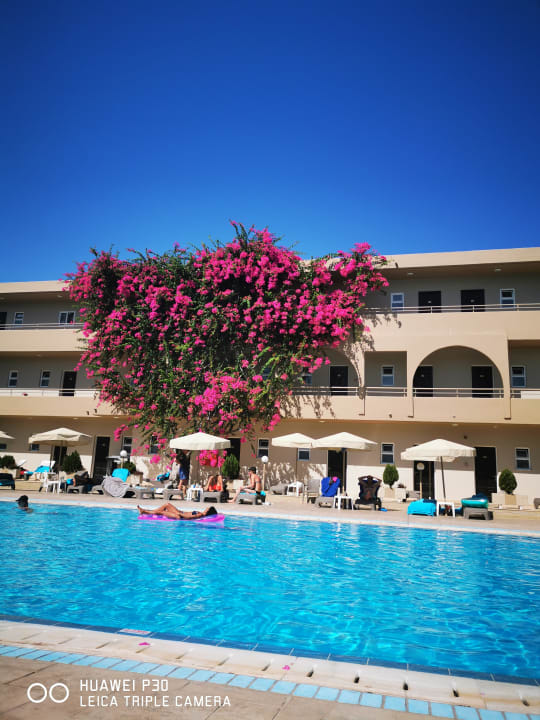 Pool Hotel Marathon