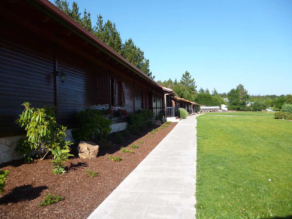 Blick auf Holzhäuser Hotel Complejo La Cabaña