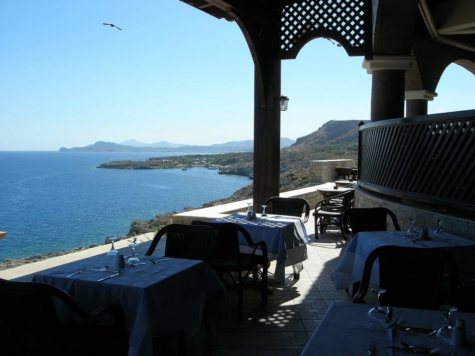 Restaurant mit traumhafter Aussicht Hotel Kalithea Horizon Royal
