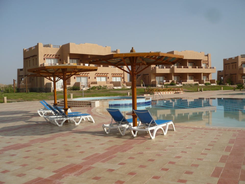 Der Poolbereich Laguna Beach Marsa Resort