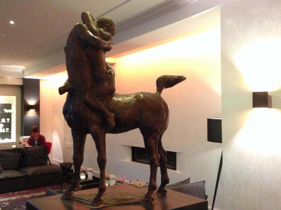 Statur im Eingangsbereich TheaterHotel De Oranjerie