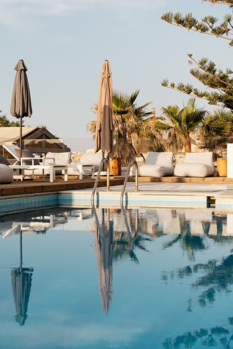 Pool Petradi Beach Lounge Hotel