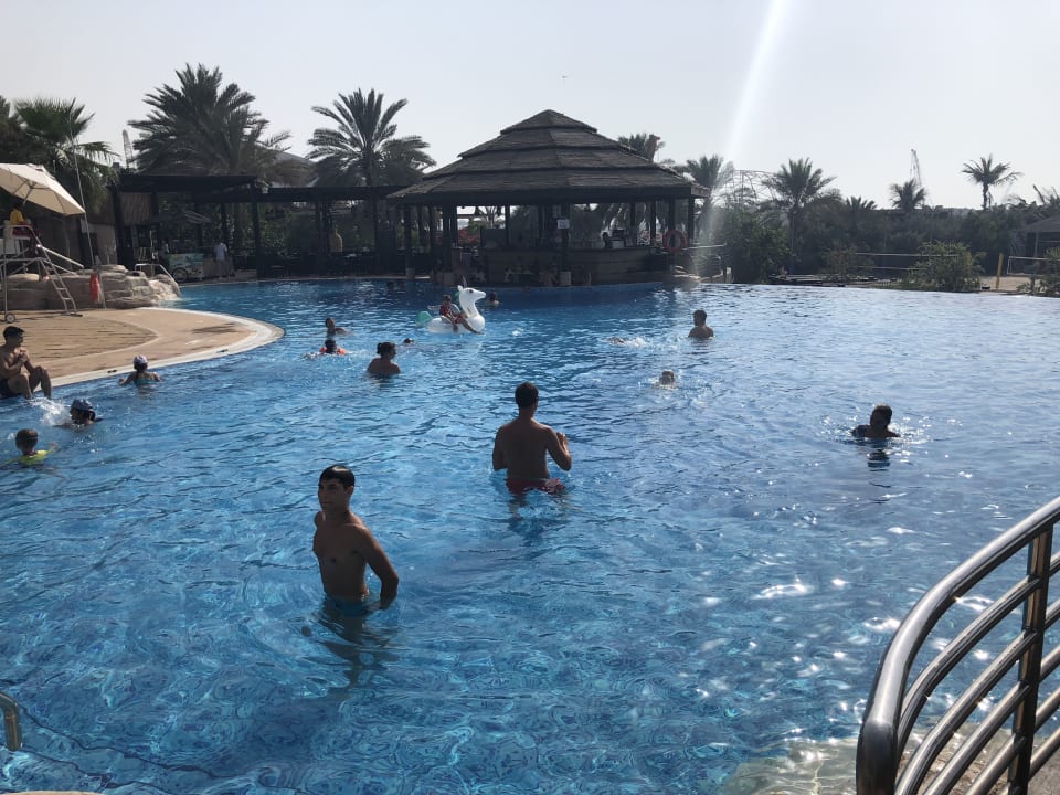 Pool Le Meridien Mina Seyahi Beach Resort & Waterpark