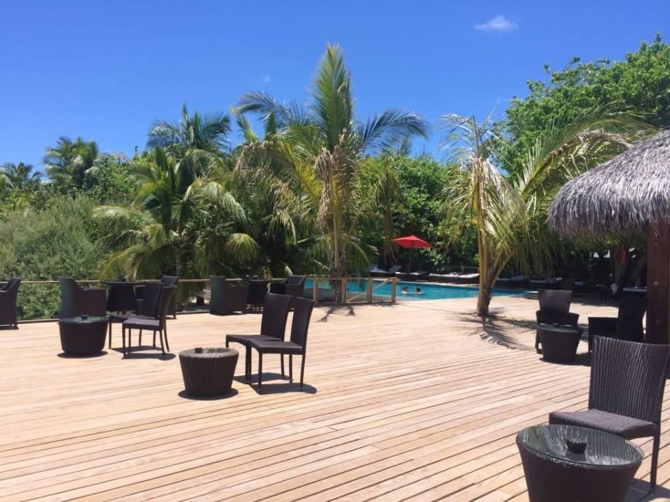 Barbereich mit Blick zum Pool Eri Maldives