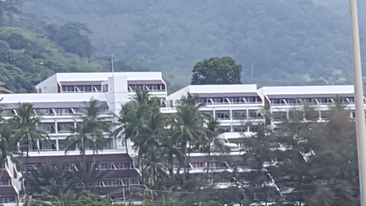 Hotel von Strandlage aus gesehen. Best Western Phuket Ocean Resort