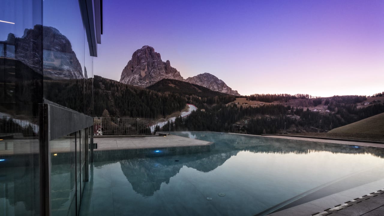 Infinity Pool Hotel Interski