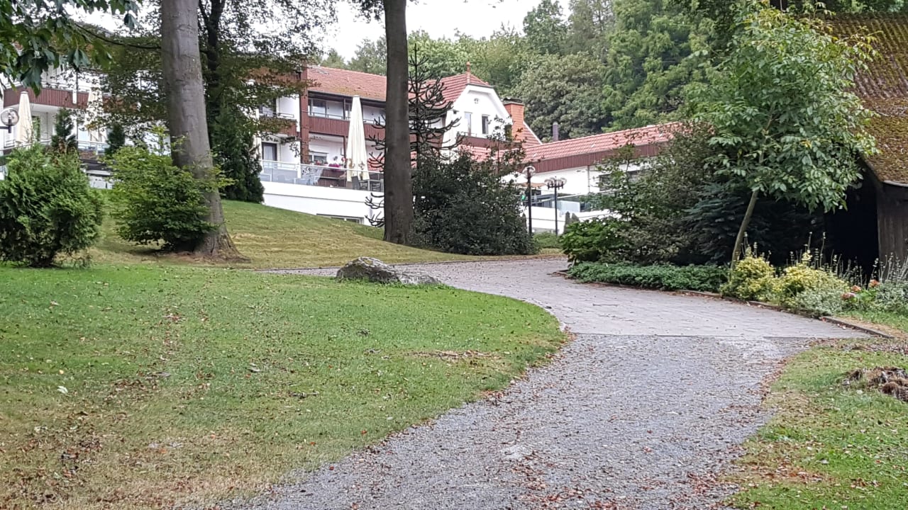 Außenansicht Parkseite Hotel Weissenburg