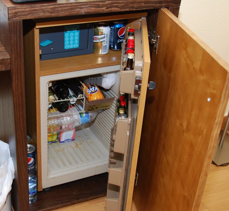 Safe und Kühlschrank in einem Schrank Hotel Rincon Sol