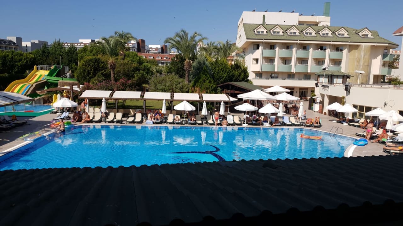 Pool Side Breeze Hotel