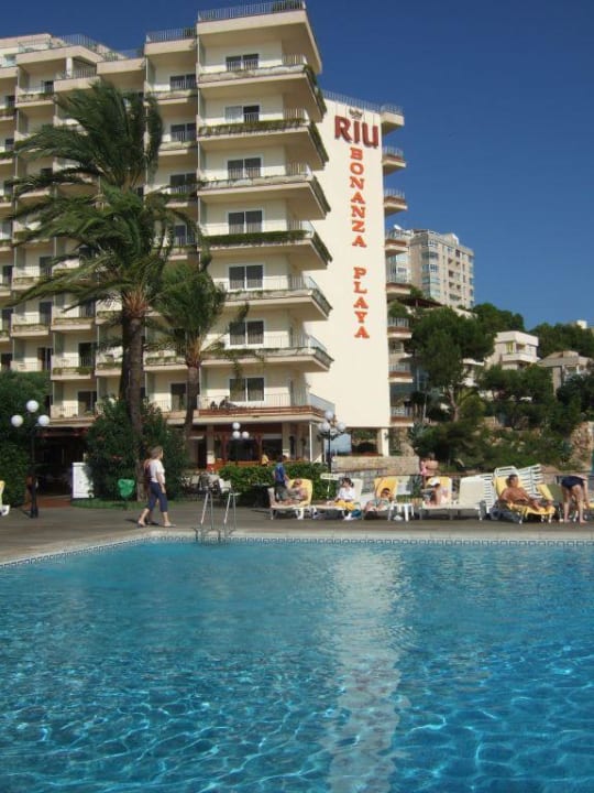 Blick vom Poolbereich aufs Hotel Hotel Bonanza Playa