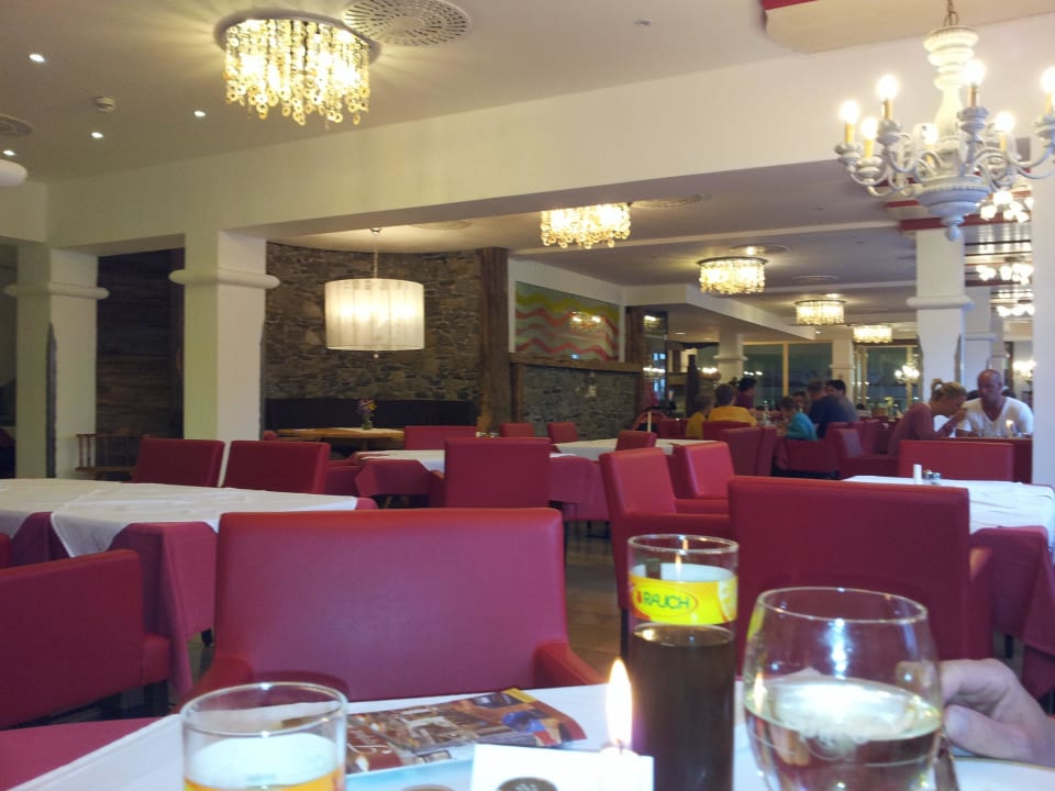 Blick von unserem Tisch ins Lokal Sporthotel Kogler