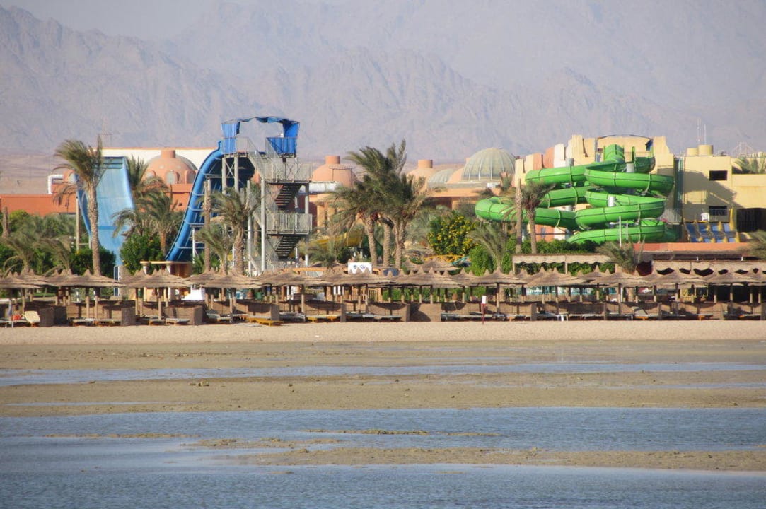 Aquapark vom Strand aus Titanic Beach Spa & Aqua Park