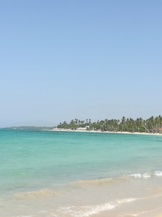 Blick auf unser Hotel (Beach-Restaurant) Bahia Principe Grand El Portillo