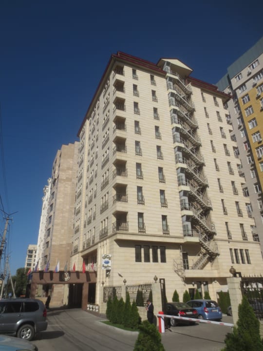 Außenansicht Hotel Golden Tulip Bishkek