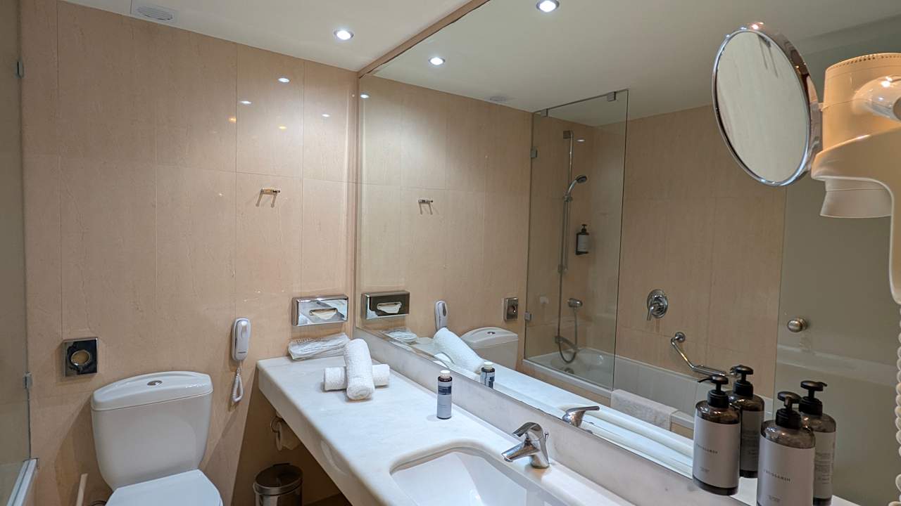 Zimmer Apollonia Beach Resort & Spa