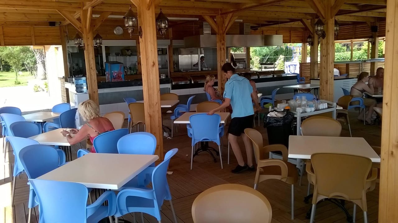 Strandbar Palm World Side Resort & Spa
