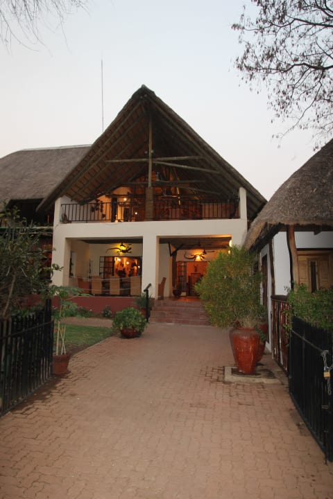 Gartenseite Hotel The Garden Lodge On The Chobe River