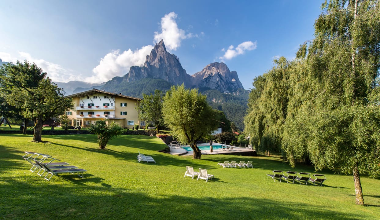 Außenansicht Parc Hotel Florian Castelrotto Kastelruth • Holidaycheck Südtirol Italien