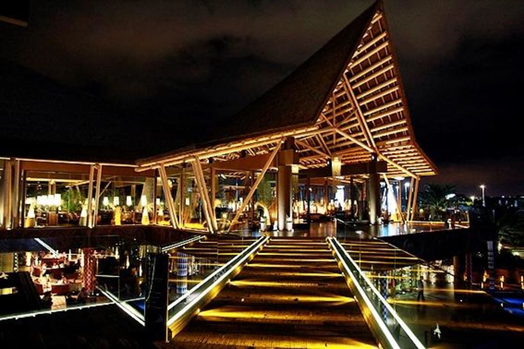 Eingangsbereich bei Nacht Lopesan Baobab Resort