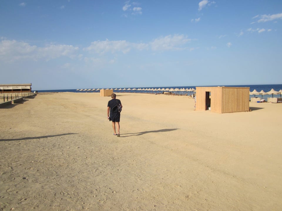 Der Strand ist nicht so schön wie es hier aussieht Three Corners Happy Life Beach Resort